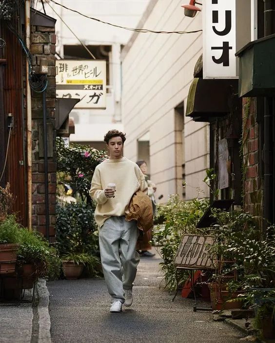 男人不要老穿紧身裤了，在春夏这条阔腿裤，文艺时髦范十足