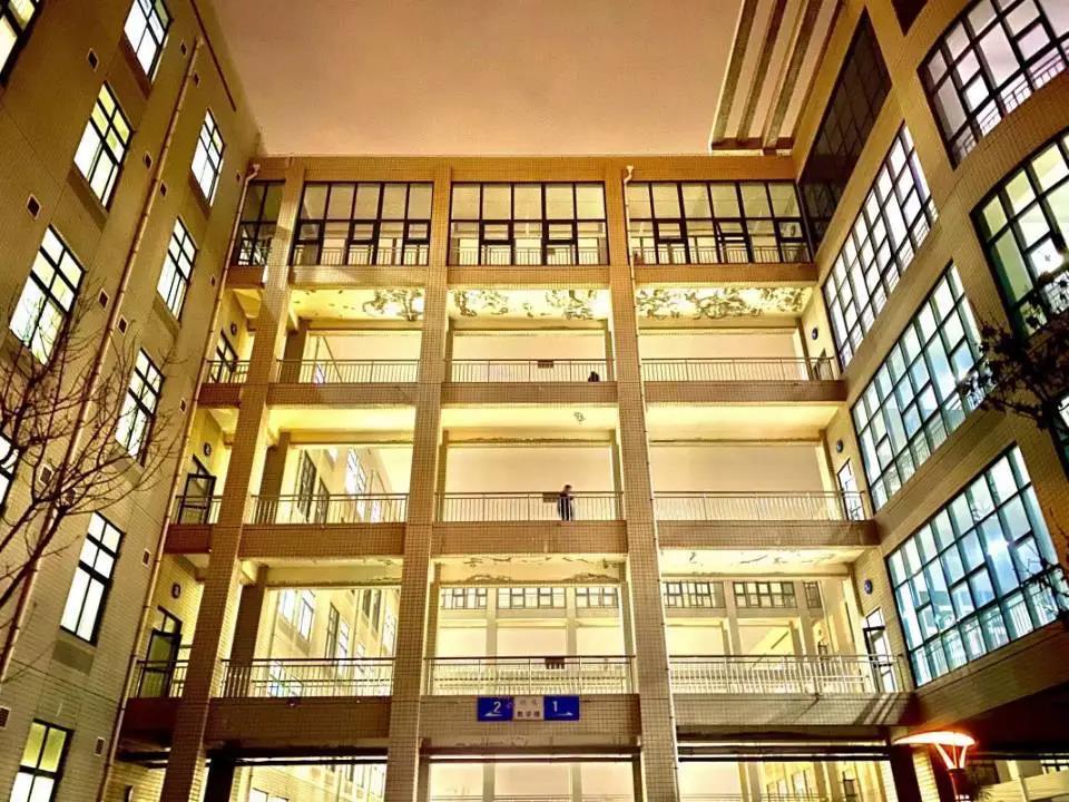 陕西最美大学之一!宿舍空调豪华配置,游泳馆、商业街一应俱全!