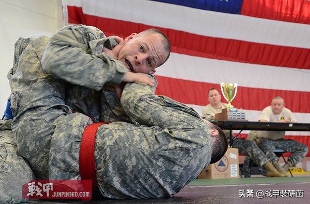 战甲战斗场面,战甲轰鸣怎么鉴定
