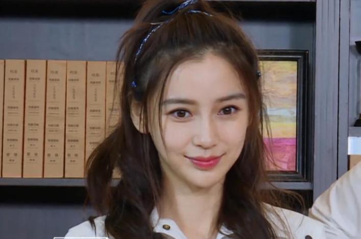 baby戴眼罩,baby鼻梁变化