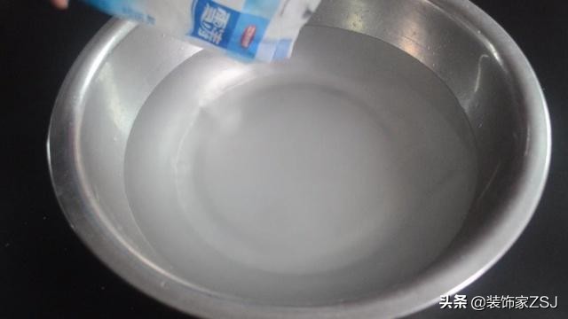 一周地板不沾灰实用拖地小妙招,清水拖地教你一招地板不留灰方法