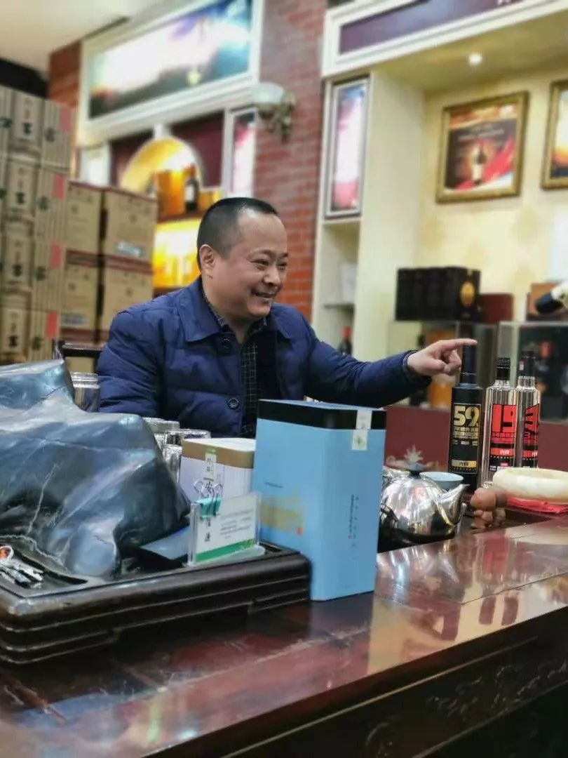 光瓶酒的两位“门外汉”，为什么都把第一次给了光良？