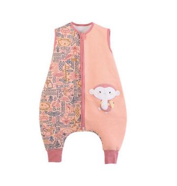 宝宝睡觉总被踢醒,宝宝睡觉踢被子满床打滚