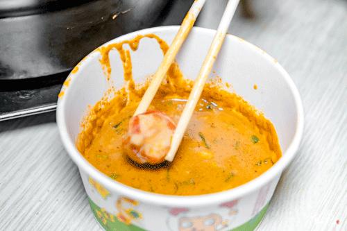 真的假的？万达清冷的夜市中，竟藏着踩点也要去吃的砂锅麻辣烫…