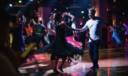 勇闯一次武汉歌舞厅？保证你30分钟抱头逃走，实在是太野了