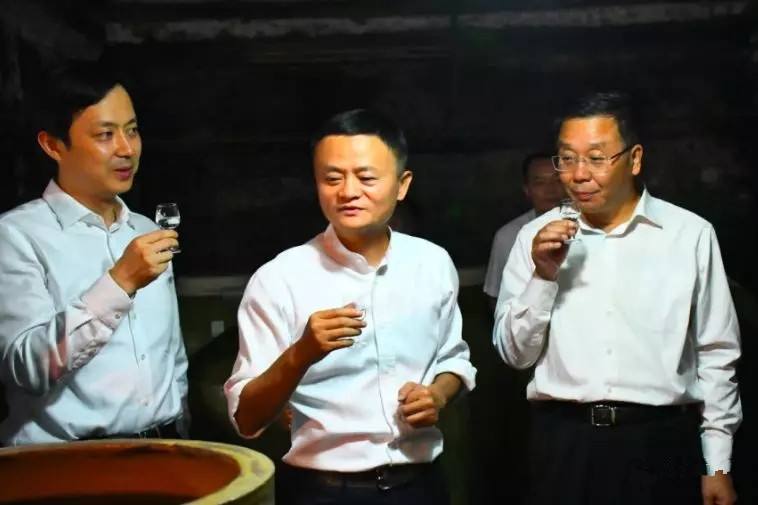 什么人爱喝龙井,为什么现在的人喜欢喝酱酒