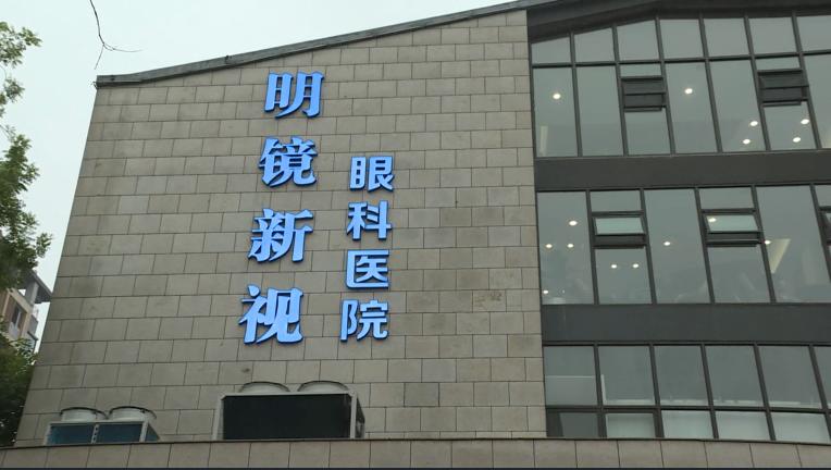 打着雨伞排着队!南充嘉陵昨天开业的这家医院竟然这样受欢迎……