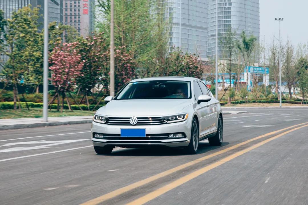 进口大众车型迈腾蔚揽参数配置,迈腾和蔚揽瓦罐对比