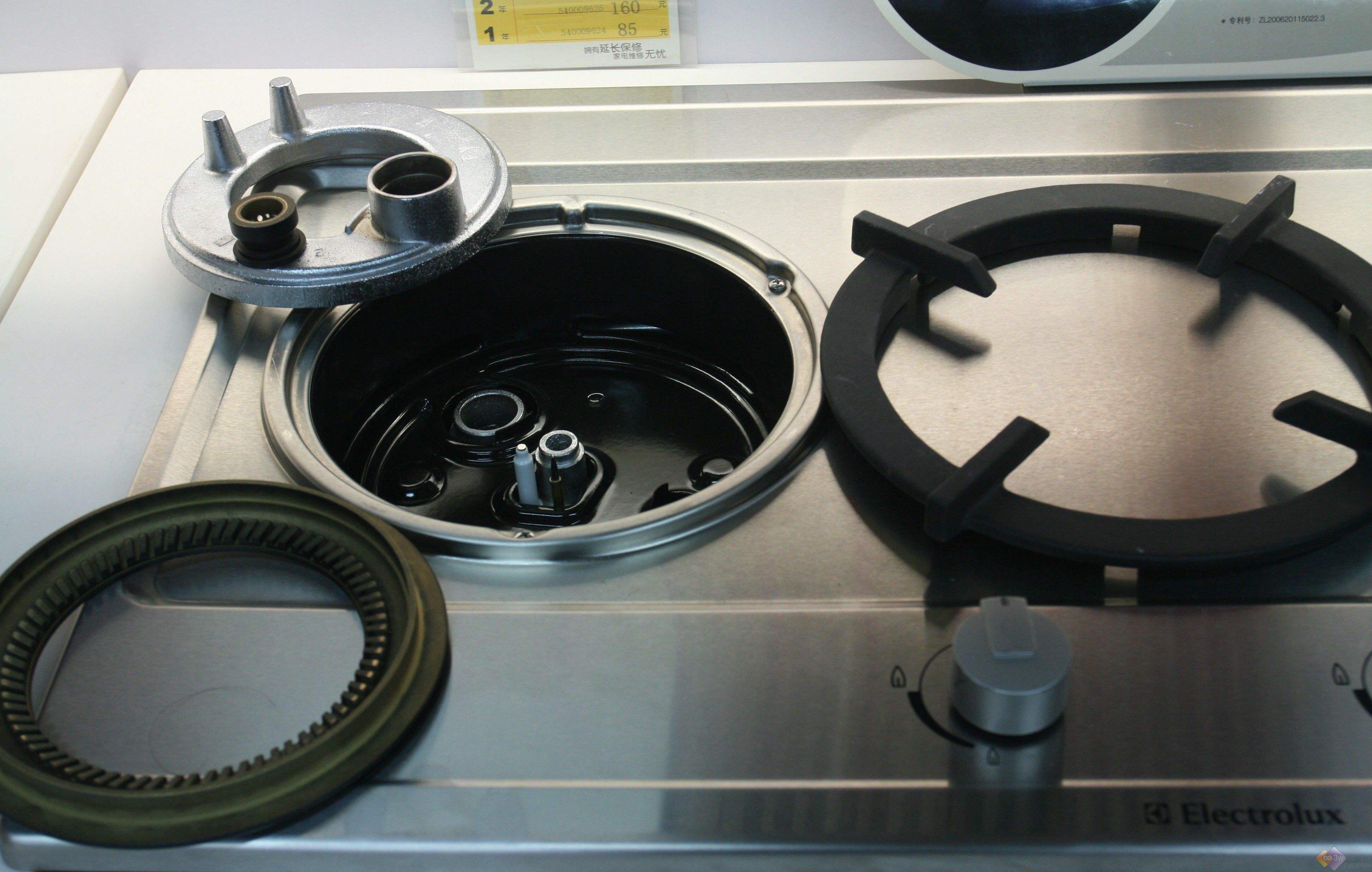 燃气灶打不着火松手就熄灭怎么办,燃气灶打不着火一松手火就灭