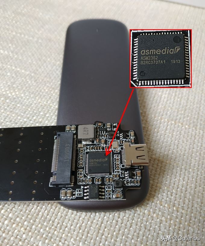 绿联nvme硬盘盒,绿联轻巧款nvme硬盘盒区别