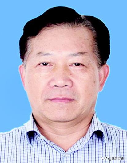 控股22家公司亿万富豪再离娇妻与女儿同岁：销售费过高遭质疑