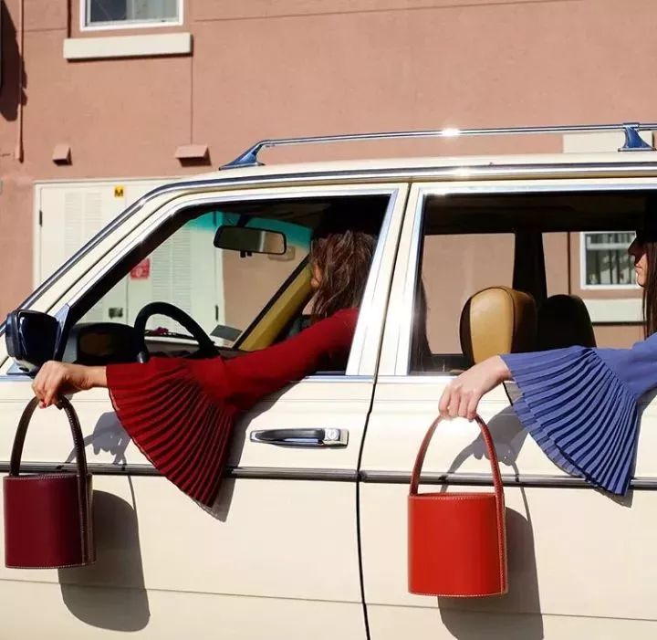 这款包包时尚又实用你还在等什么,今年最好看的小包包