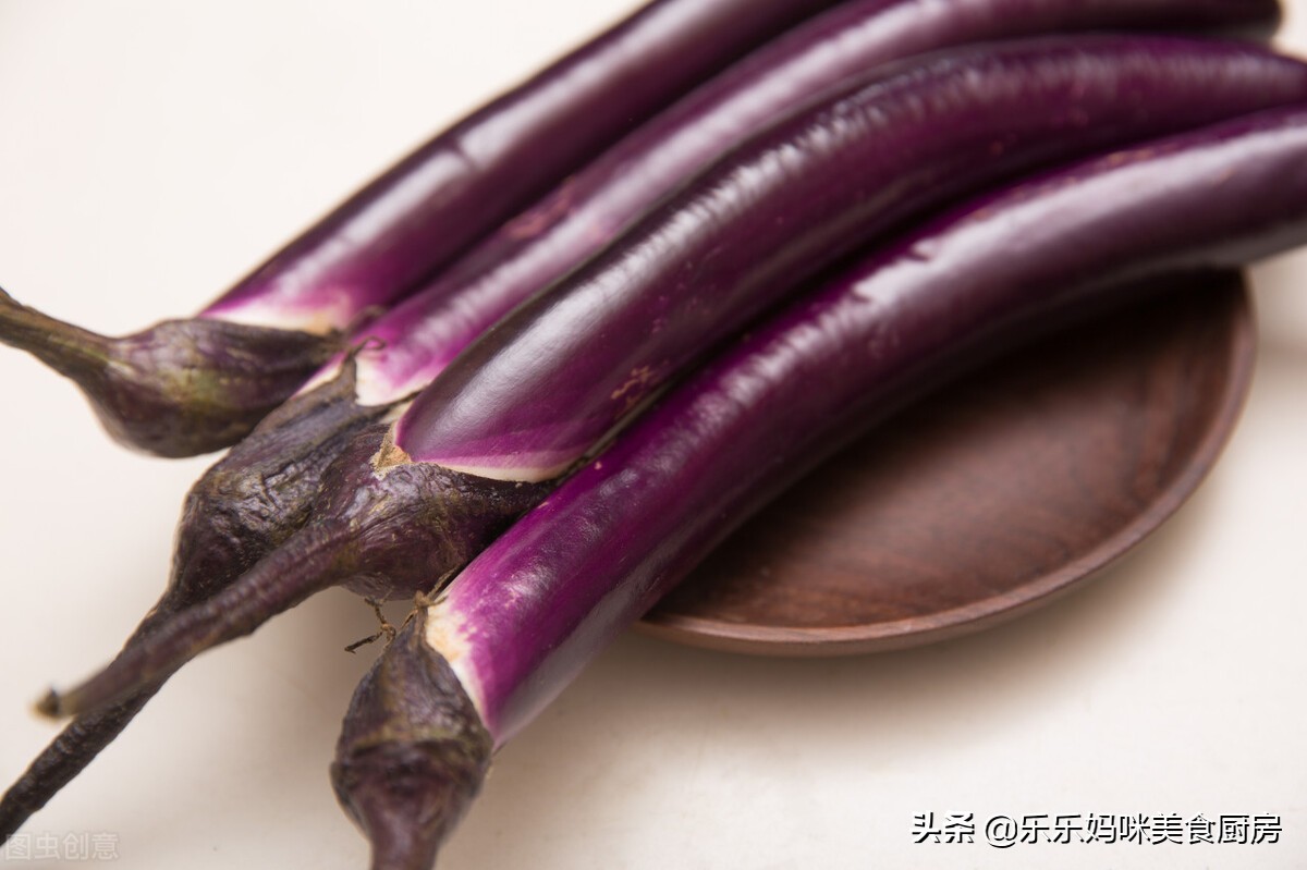 茄子买弯的好还是直的好,茄子买亮茄还是墨茄