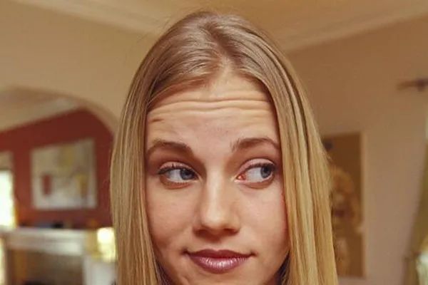 抬头纹怎么快速去除视频,去除抬头纹用什么护肤品