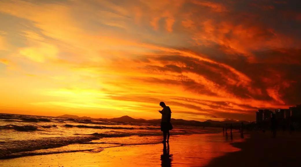 你好，我叫三亚，这是我的新版简历，请查收