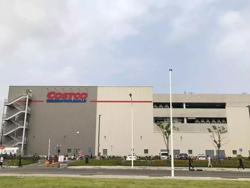 costco超市开业第一天大妈抢货,costco大妈