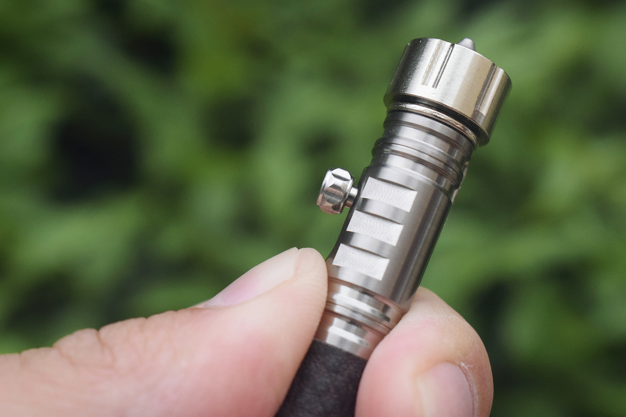 弘安保罗战术笔破窗效果,尊奢体验