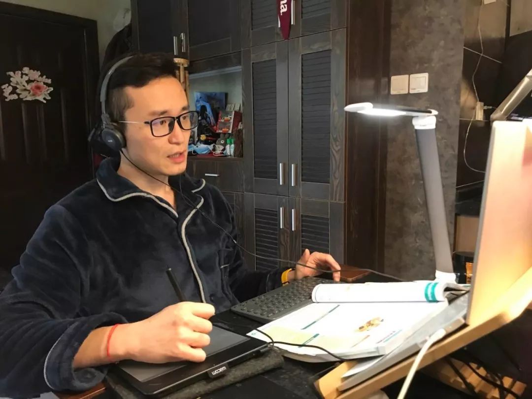 成实外国际部颜值主播全部上线，学生靠课堂表现“打赏”老师