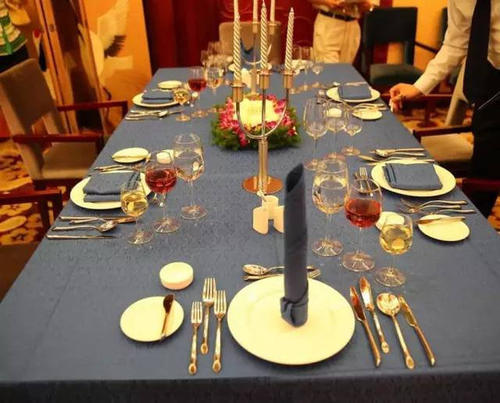 一个人吃西餐中途上厕所怎么办,一人吃自助餐要上厕所了怎么办