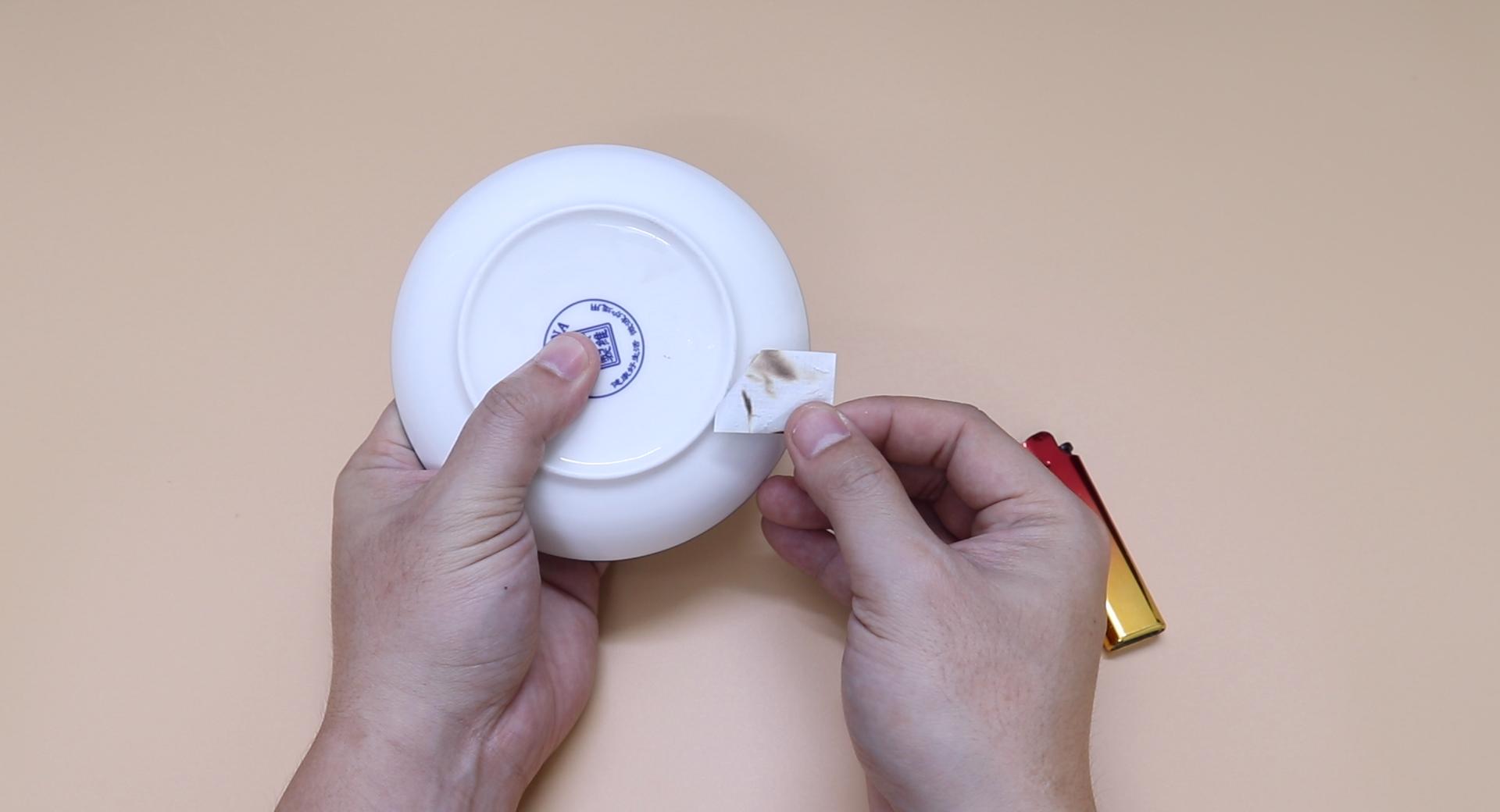 衣服上粘了纸质标签胶印怎么去除,怎样去除水壶商标上的标签胶印