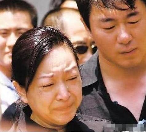 罗京去世后现在主持人是谁,央视主持人罗京去世11年妻子改嫁