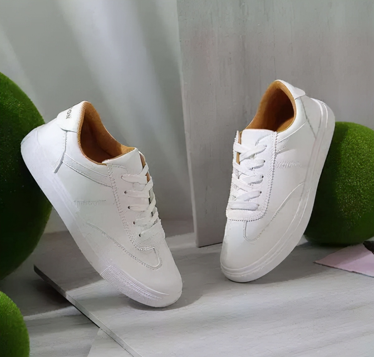 小白鞋清洁神器强力去污迹不留痕,小白鞋用牙膏洗了染色了怎么办