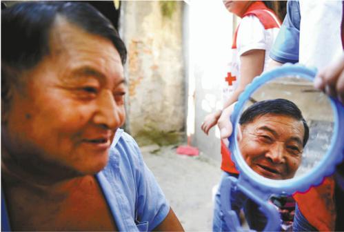 义丐谢傻子现在咋样了？他曾20年收养8个弃婴，15次捐款4000元