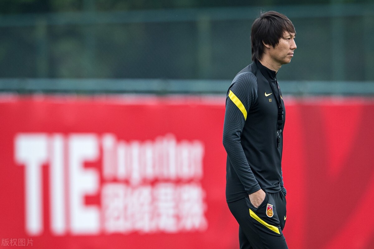 李铁在与阿曼一战中荒谬的换人，让我们看到了中国足球的底色