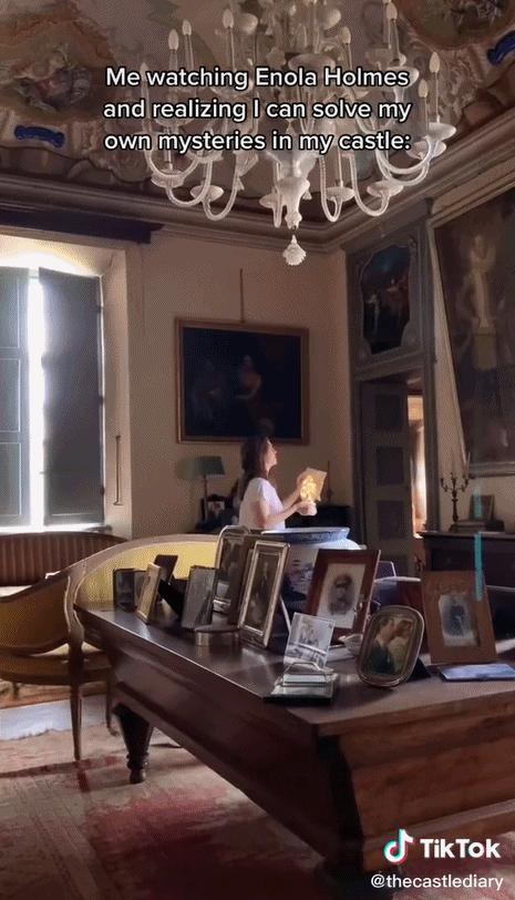 疫情期间住古堡，国外普通女大学生迅速成百万网红，获千万点赞