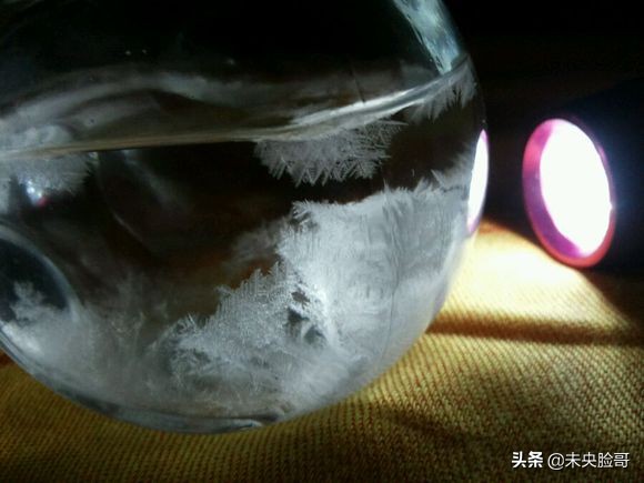 风暴瓶是什么意思,风暴瓶是根据什么发明的