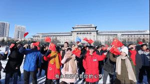 高校雪地双航母,哈尔滨一高校操场惊现双航母