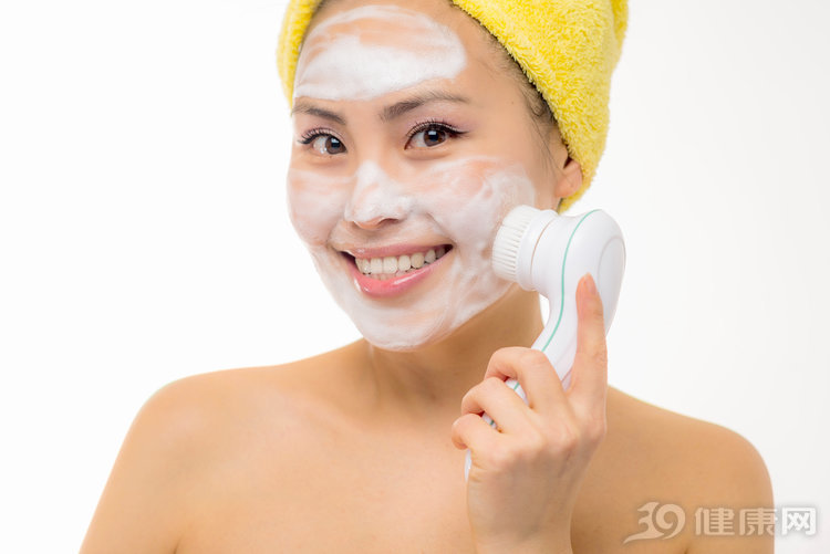 女士收缩毛孔改善皮肤粗糙,细腻毛孔改善皮肤