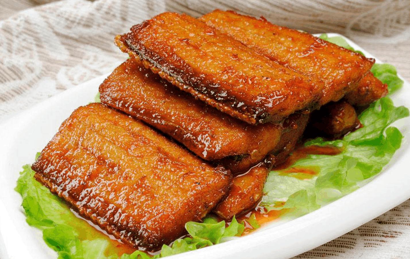 挑选带鱼的时候最好选择黄眼带鱼,选带鱼要选黄眼睛还是小眼睛