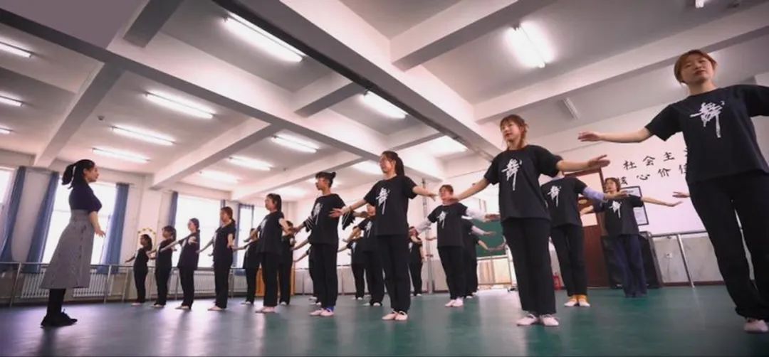 2021阜新高等专科学校中专招生,阜新高等专科学校2004年招生专业