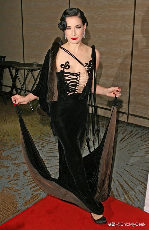 超越情色之上！全球最红脱衣舞娘，也是最优雅的女人