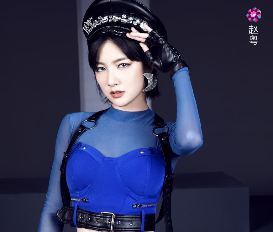 硬糖少女服装造型,硬糖少女白衣造型