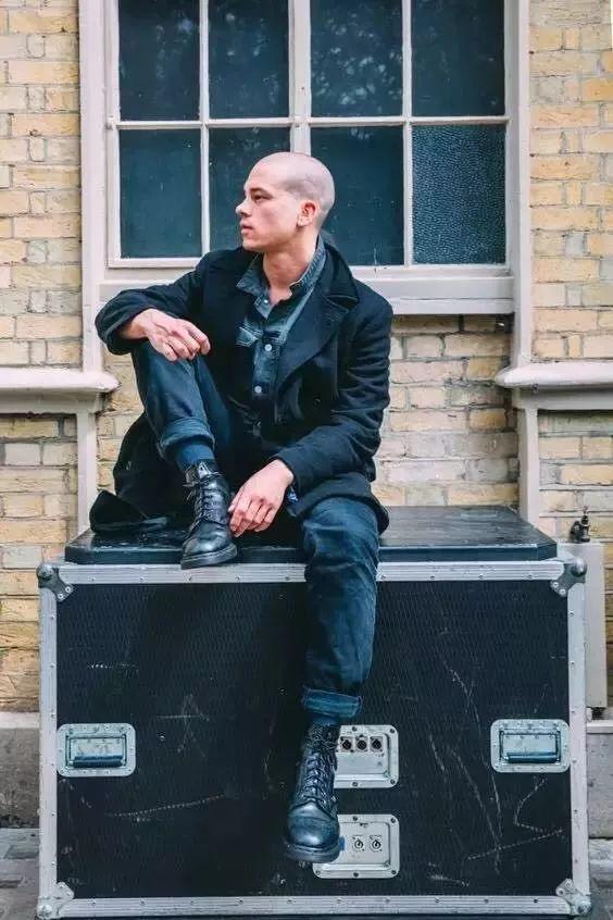 低帮鞋显个子高还是高帮鞋显高,低帮鞋和高帮鞋哪个更适合打球