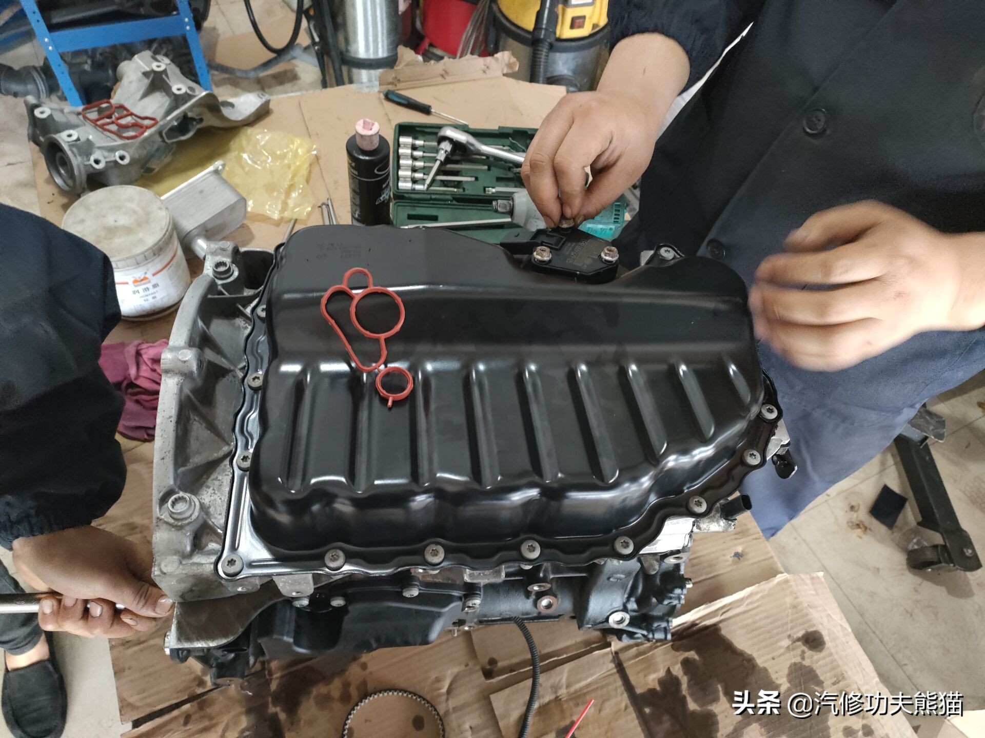 斯柯达昊锐烧机油维修视频,大众斯柯达昊锐1.8t烧机油