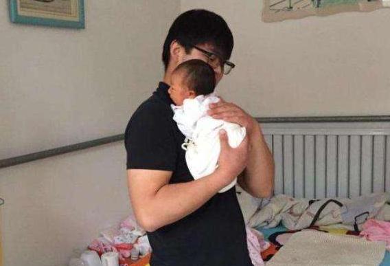 为什么给宝宝拍嗝会出现吐奶,为什么宝宝拍嗝后还会吐奶