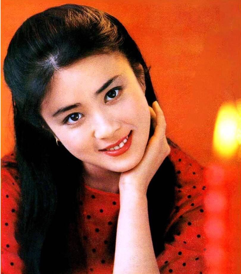 七位桃花眼女明星,拥有迷人桃花眼的女明星