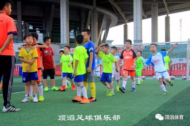 2022国际足坛发生的事,论中国足球的现状与未来论文