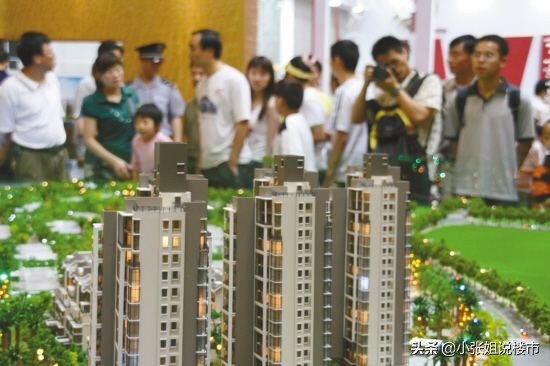 开发商突然降价出售车位,二手房挂牌降价