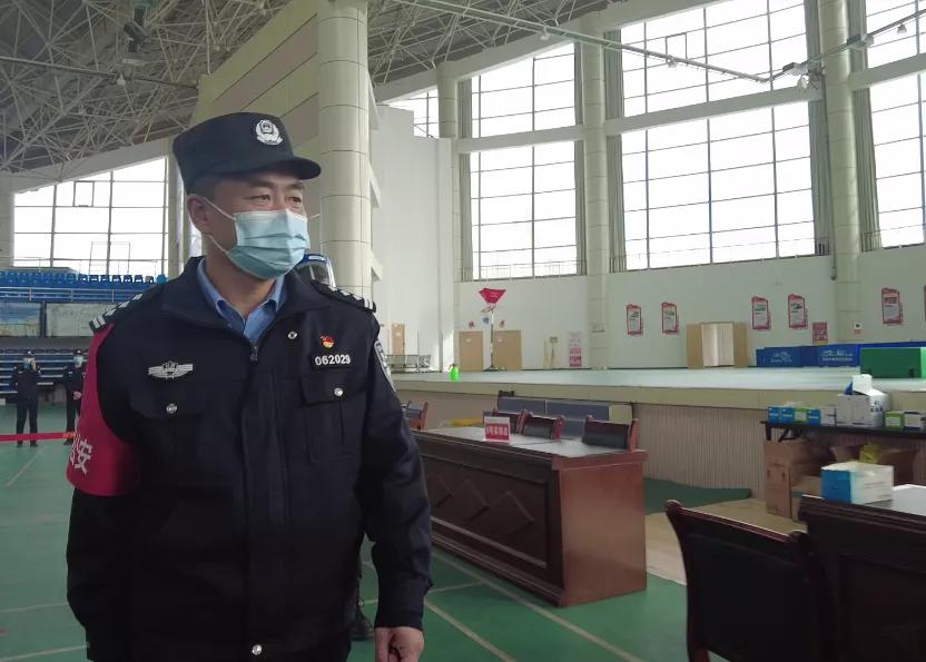 战疫一线党徽闪亮党旗飘扬,守卫战疫一线书写忠诚担当