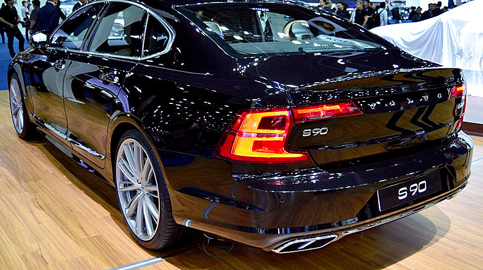 沃尔沃xc60和辉昂和君越选哪个好,18年辉昂和19年辉昂有什么区别