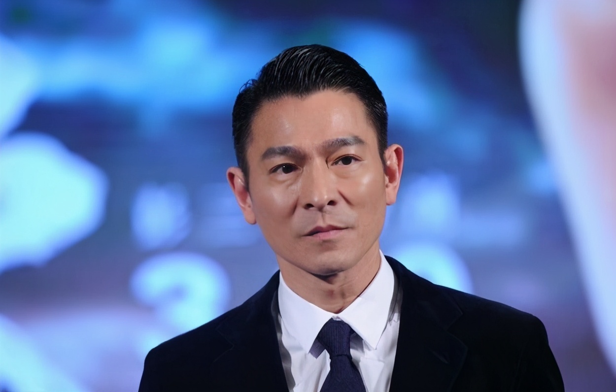 刘德华香港红馆1999年演唱会,刘德华1999演唱会为啥没人超越