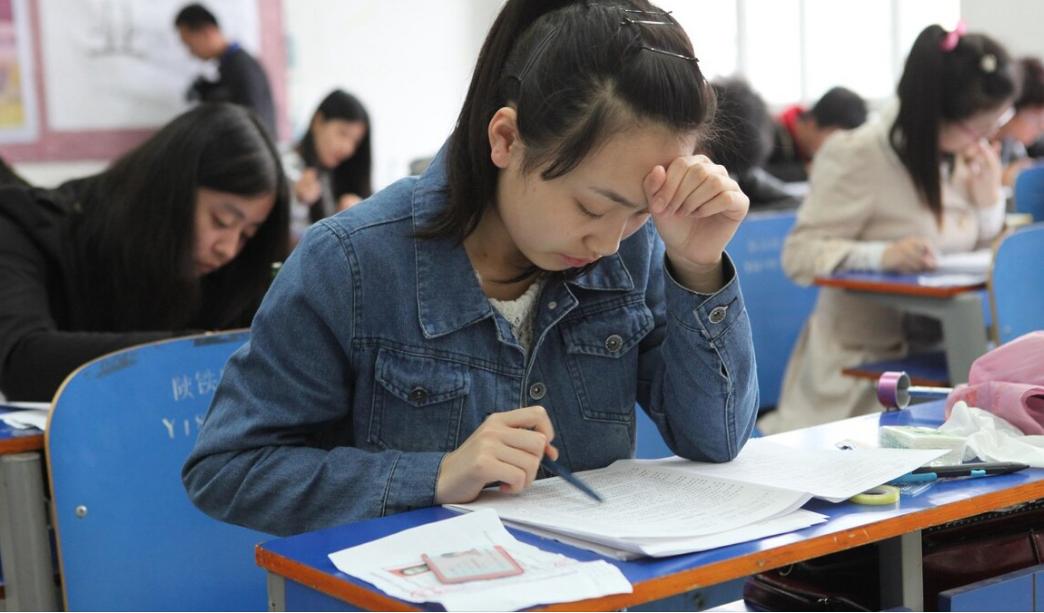 监考无聊怎么打发时间,监考极其无聊