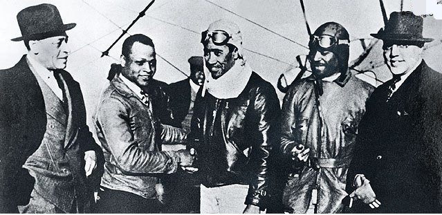 历史背后的故事札记,塔斯克基飞行员电影解说