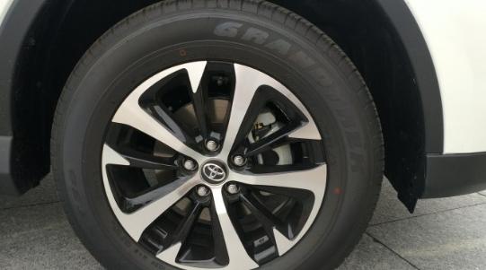 丰田荣放车子怎么开,丰田荣放行驶