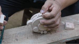 中国大爷手造神器被夸“鲁班再世”，外媒见识不一样的中国功夫