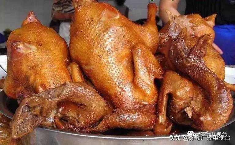 弥勒美食推荐离湖泉景区最近,弥勒五彩云池风景区